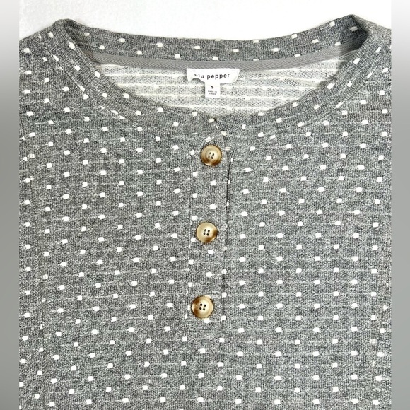BLU PEPPER Women’s Polka Dot Gray White Crop Top 3/4 Sleeve Comfy Casual Small - Picture 4 of 12